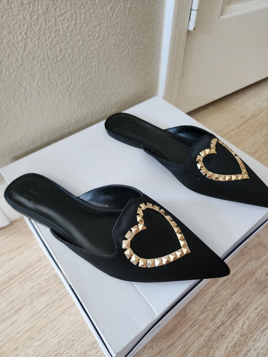 Aminah Abdul Jillil Shoes - AAJ by Aminah Aviva Heart Black Gold Pointed Mules 6.5